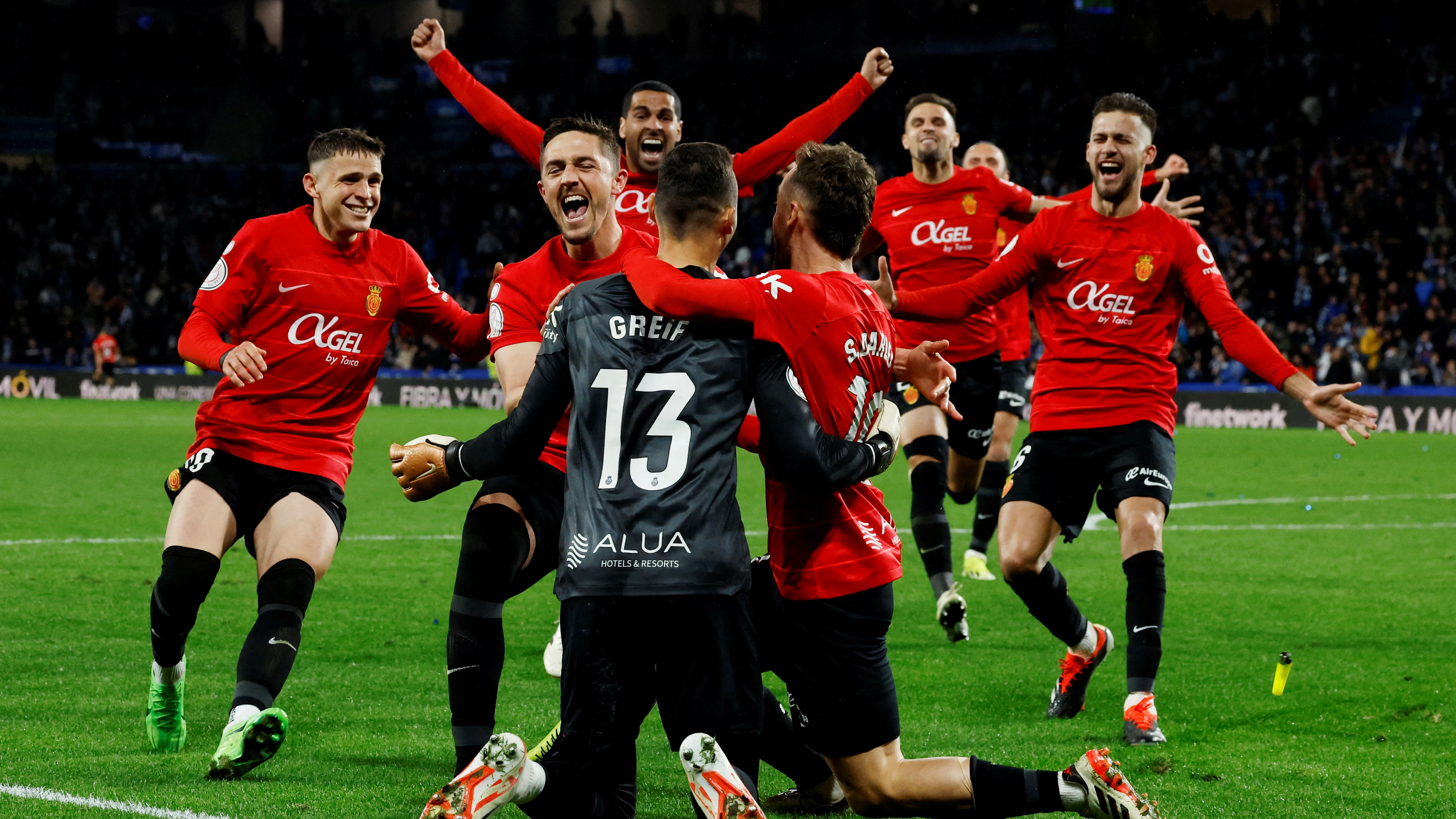 Los jugadores del Mallorca celebran el pase a la final de la Copa del Rey Los jugadores del Mallorca celebran el pase a la final de la Copa del Rey