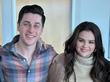 David Henrie y Selena Gomenz se reúnen para una nueva serie David Henrie y Selena Gomenz se reúnen para una nueva serie