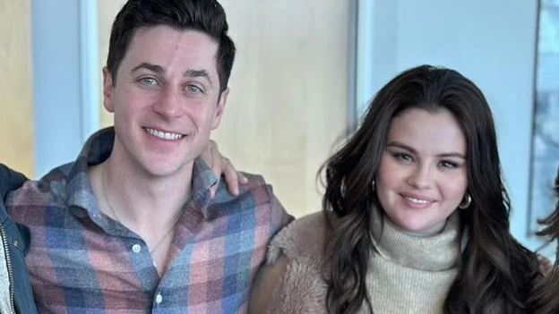David Henrie y Selena Gomenz se reúnen para una nueva serie David Henrie y Selena Gomenz se reúnen para una nueva serie