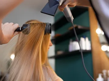 Clienta en una peluquería Clienta en una peluquería