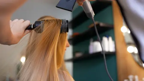 Clienta en una peluquería Clienta en una peluquería