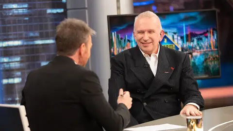 Jean-Paul Gaultier recuerda el incidente que marcó su infancia: "Me pinchó el dibujo en la espalda para hacerme sentir vergüenza" Jean-Paul Gaultier recuerda el incidente que marcó su infancia: "Me pinchó el dibujo en la espalda para hacerme sentir vergüenza"