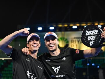 Juan Lebrón y Ale Galán celebran su victoria ante Nieto y Sanz