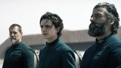 Josh Brolin, Timothee Chalamet, Oscar Isaac en Dune en el 2021 Josh Brolin, Timothee Chalamet, Oscar Isaac en Dune en el 2021