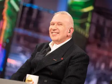 Jean-Paul Gaultier se deshace en elogios hacia Pierre Cardin: "Me enseñó lo que era la libertad" Jean-Paul Gaultier se deshace en elogios hacia Pierre Cardin