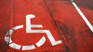 Estacionamiento discapacitados imagen de archivo