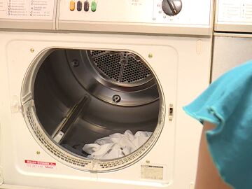 Fallece un niño de 4 años asfixiado tras quedar encerrado en la secadora mientras jugaba al escondite