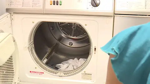 Fallece un niño de 4 años asfixiado tras quedar encerrado en la secadora mientras jugaba al escondite Fallece un niño de 4 años asfixiado tras quedar encerrado en la secadora mientras jugaba al escondite