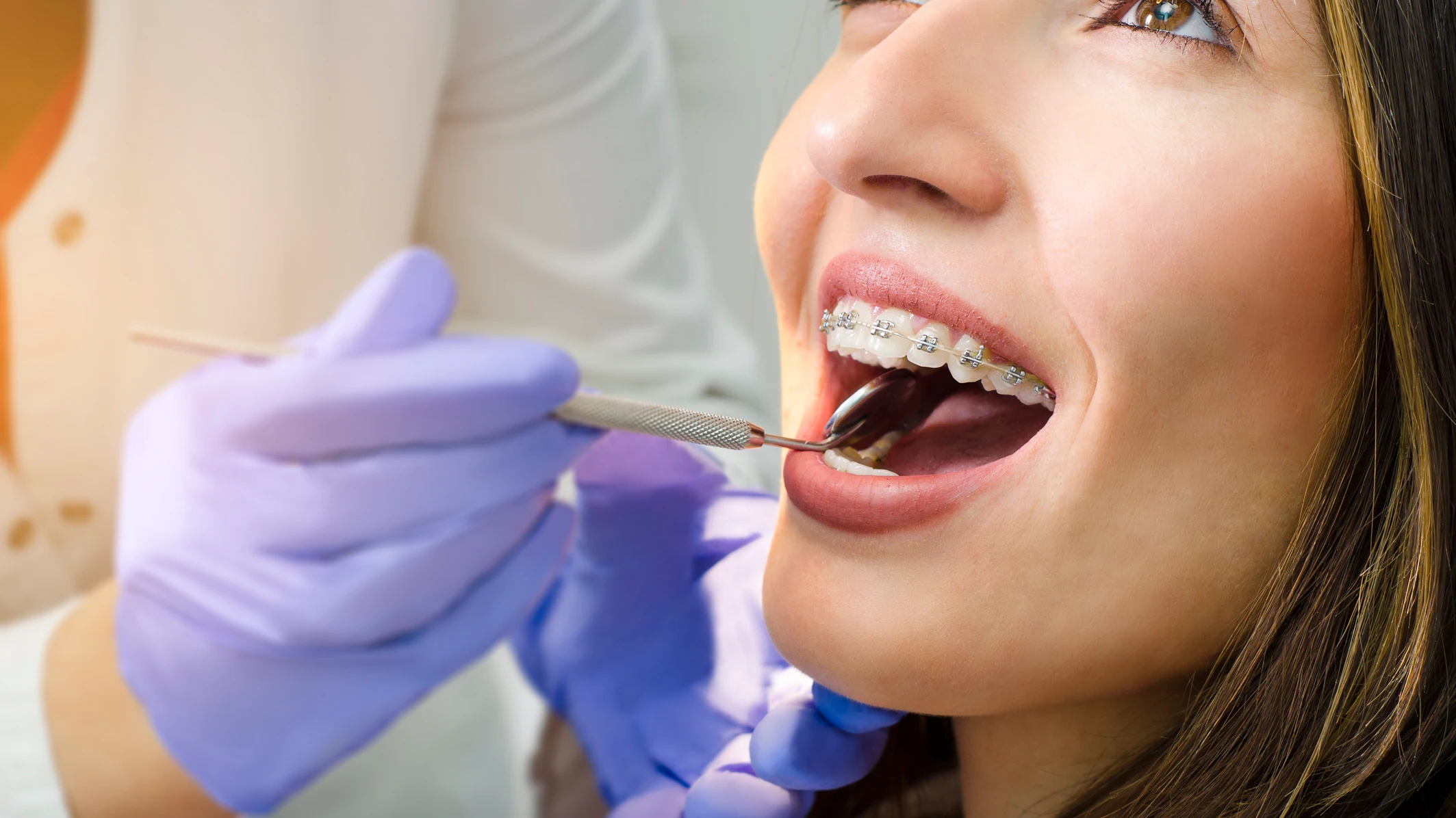 Una mujer en el dentista