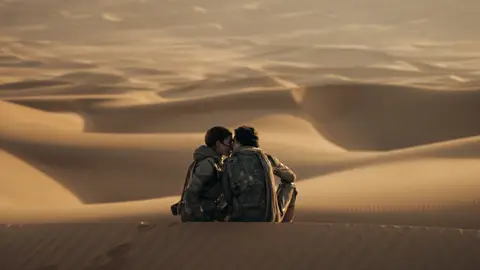 Timothée Chalamet y Zendaya en Dune: Parte Dos Timothée Chalamet y Zendaya en Dune: Parte Dos