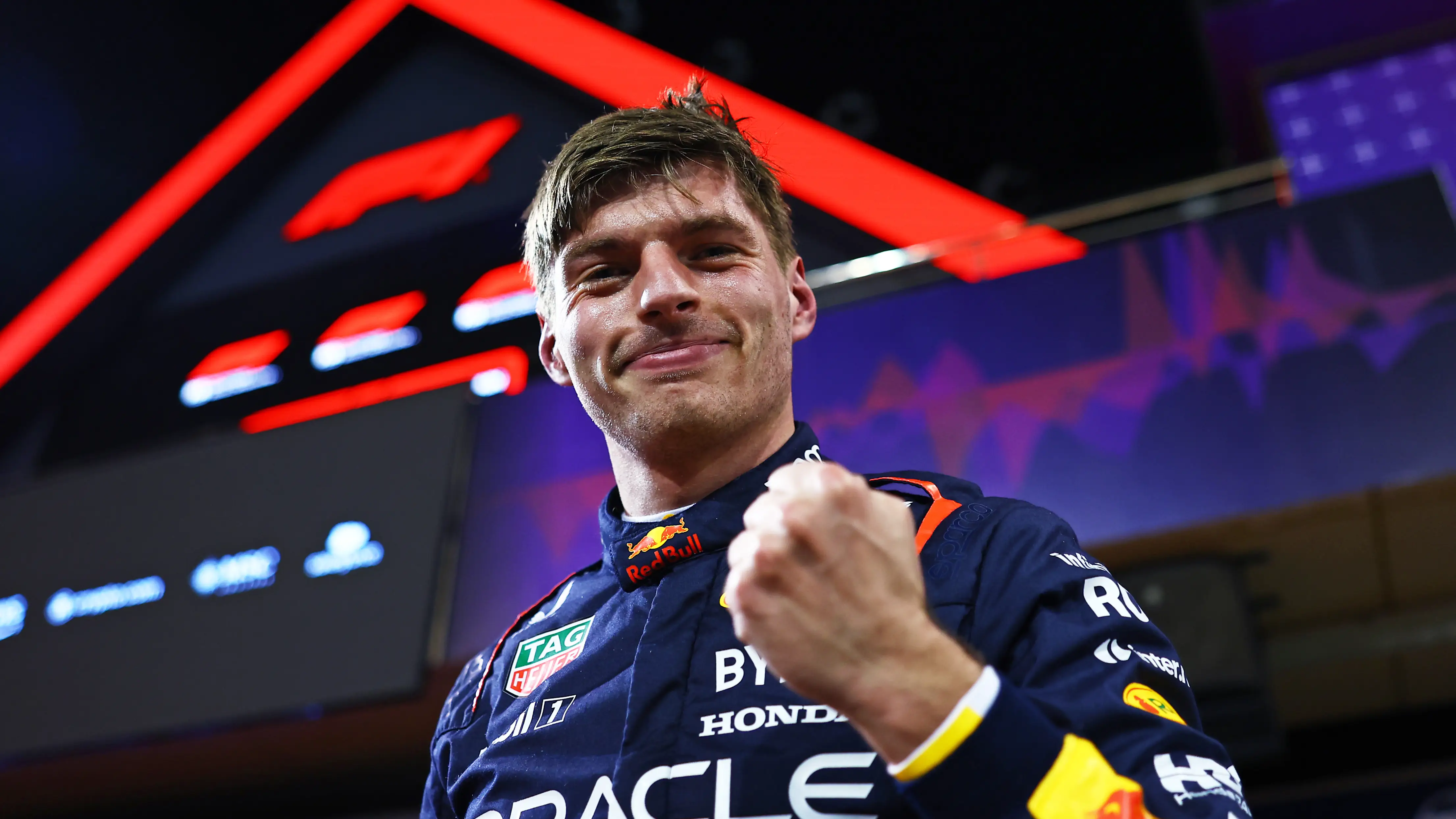 Verstappen, pole en Bahréin con Sainz y Alonso en la pelea Verstappen, pole en Bahréin con Sainz y Alonso en la pelea