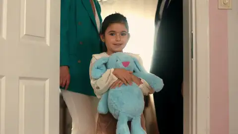 La pequeña Mercan vuelve por fin con Ilgaz y Ceylin La pequeña Mercan vuelve por fin con Ilgaz y Ceylin