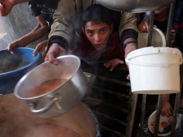 La hambruna se expande por la franja de Gaza. Los pocos productos que hay se venden a precios desorbitados