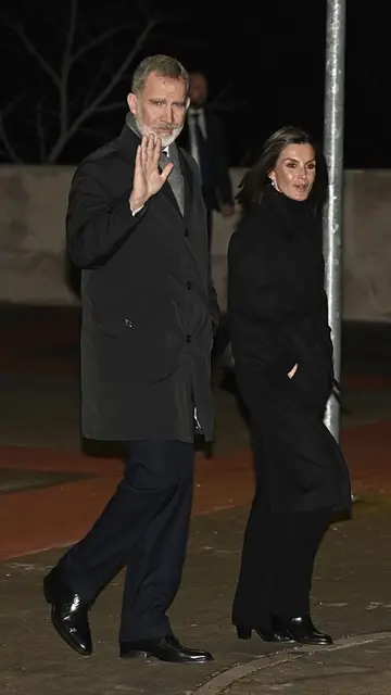 Felipe VI junto a doña Letizia saludando a la prensa Felipe VI junto a doña Letizia saludando a la prensa