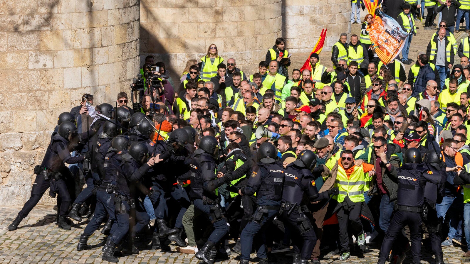 Agricultores que se manifestaron en Zaragoza señalan que no querían asaltar Aljafería y aseguran que 