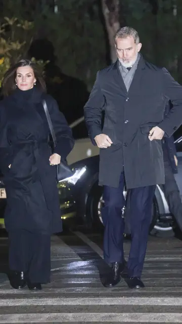 Los reyes Felipe y Letizia llegando a la capilla ardiente de Fernando Gómez-Acebo Los reyes Felipe y Letizia llegando a la capilla ardiente de Fernando Gómez-Acebo