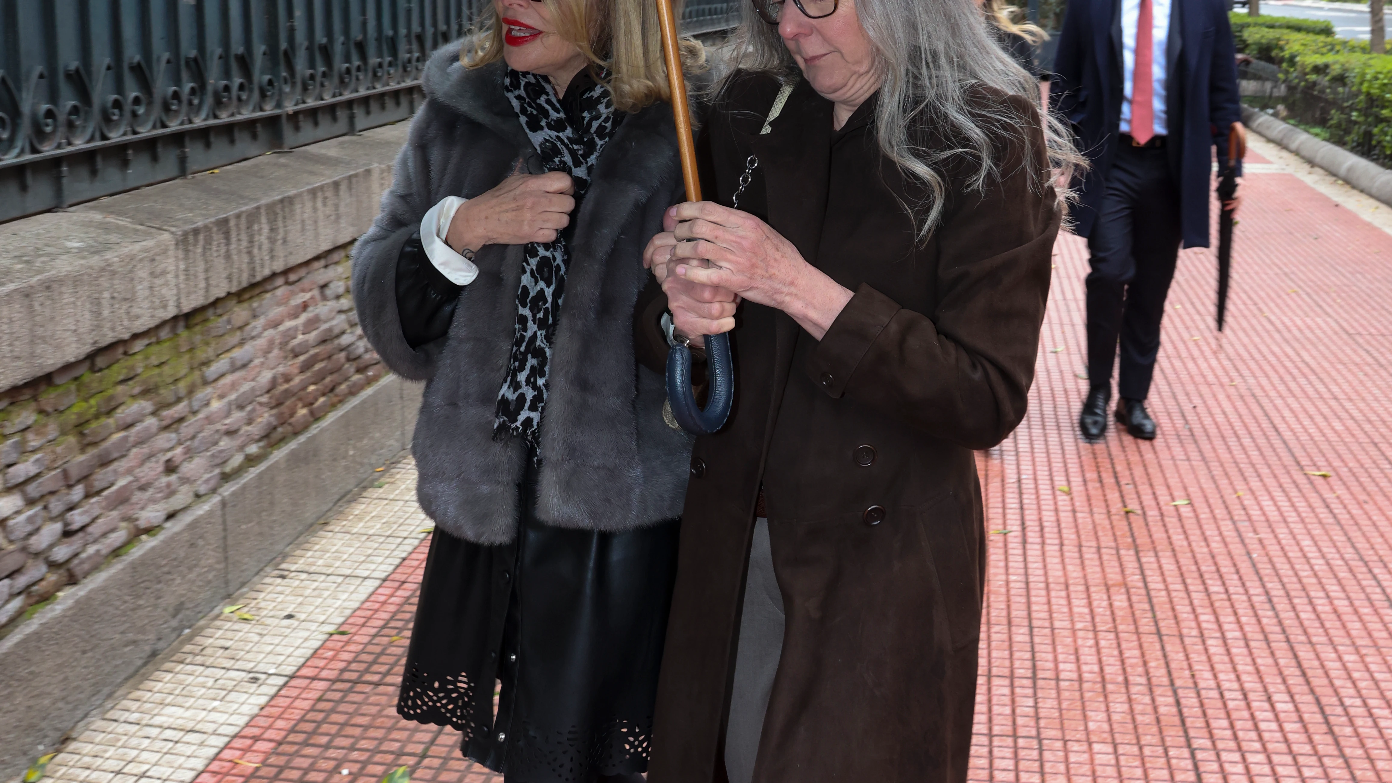 Isabel y María Chávarri en el bautizo de la hija de Isabelle Junot y Álvaro Falcó Isabel y María Chávarri en el bautizo de la hija de Isabelle Junot y Álvaro Falcó