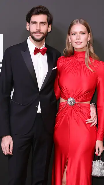 Álvaro Soler y la modelo Melanie Kroll Álvaro Soler y la modelo Melanie Kroll