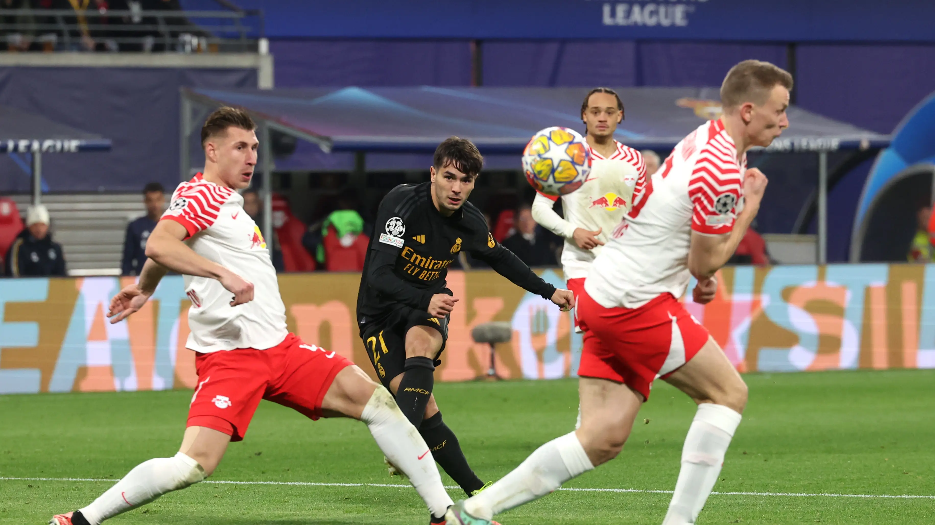 El golpeo de Brahim que terminó en gol en el partido de ida de octavos de Champions entre Leizpig y Real Madrid (0-1) El golpeo de Brahim que terminó en gol en el partido de ida de octavos de Champions entre Leizpig y Real Madrid (0-1)