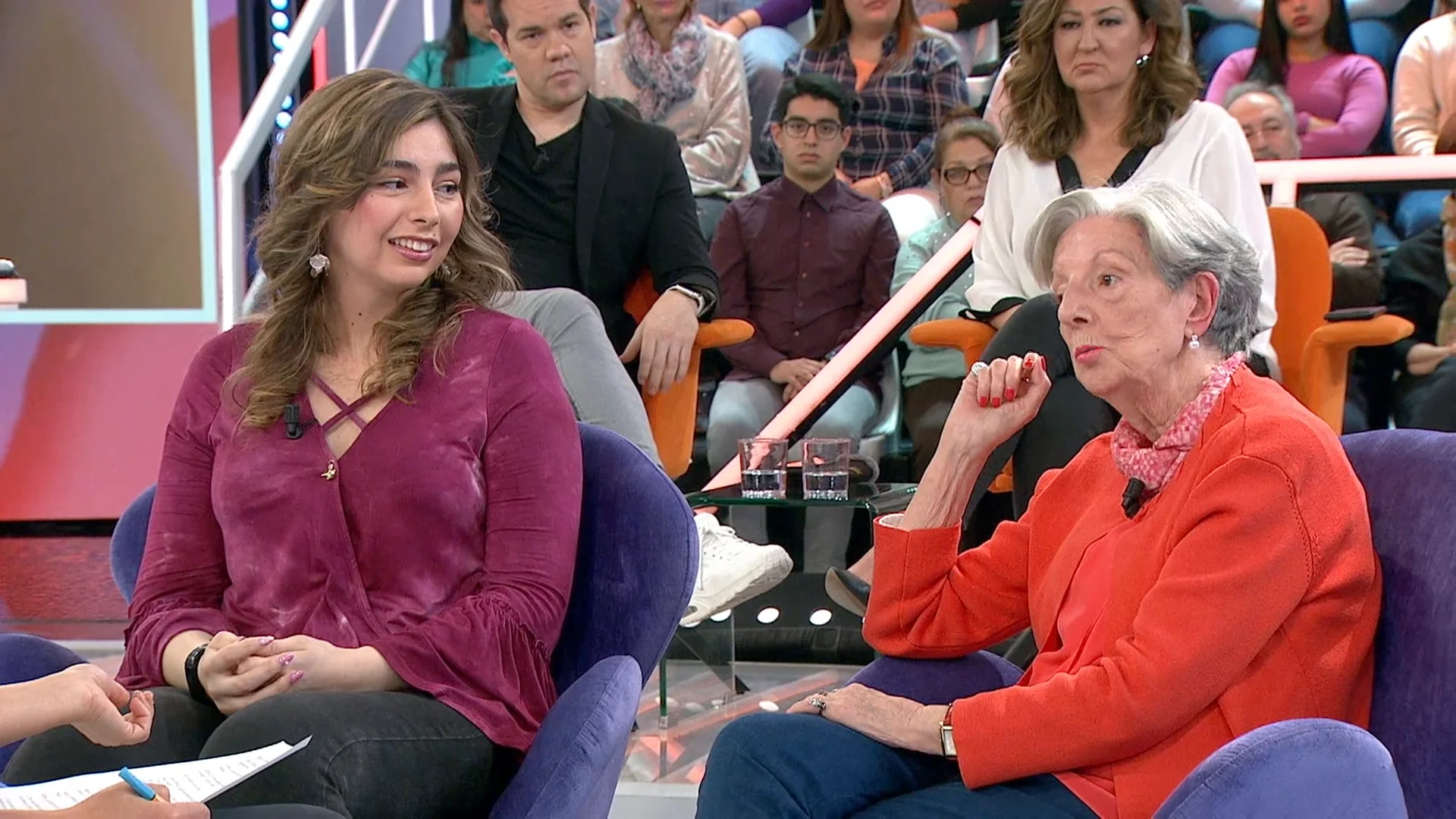 Amparo y Esmeralda, de 85 y 20 años, han encontrado en compartir piso una solución para combatir la soledad Amparo y Esmeralda, de 85 y 20 años, han encontrado en compartir piso una solución para combatir la soledad