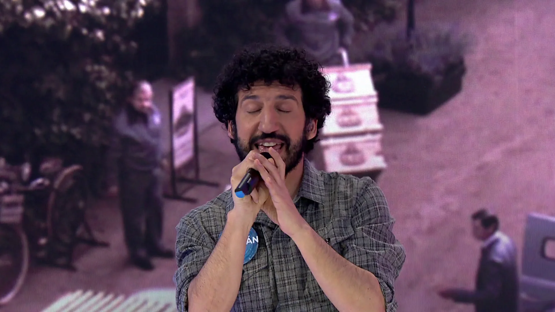 Pasión en directo: Marwán ilumina el plató de Pasapalabra cantando el tema de Sueños de libertad Pasión en directo: Marwán ilumina el plató de Pasapalabra cantando el tema de Sueños de libertad