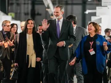 Los Reyes Felipe y Letizia, y la directora de la feria ARCO 2024 Los Reyes Felipe y Letizia, y la directora de la feria ARCO 2024