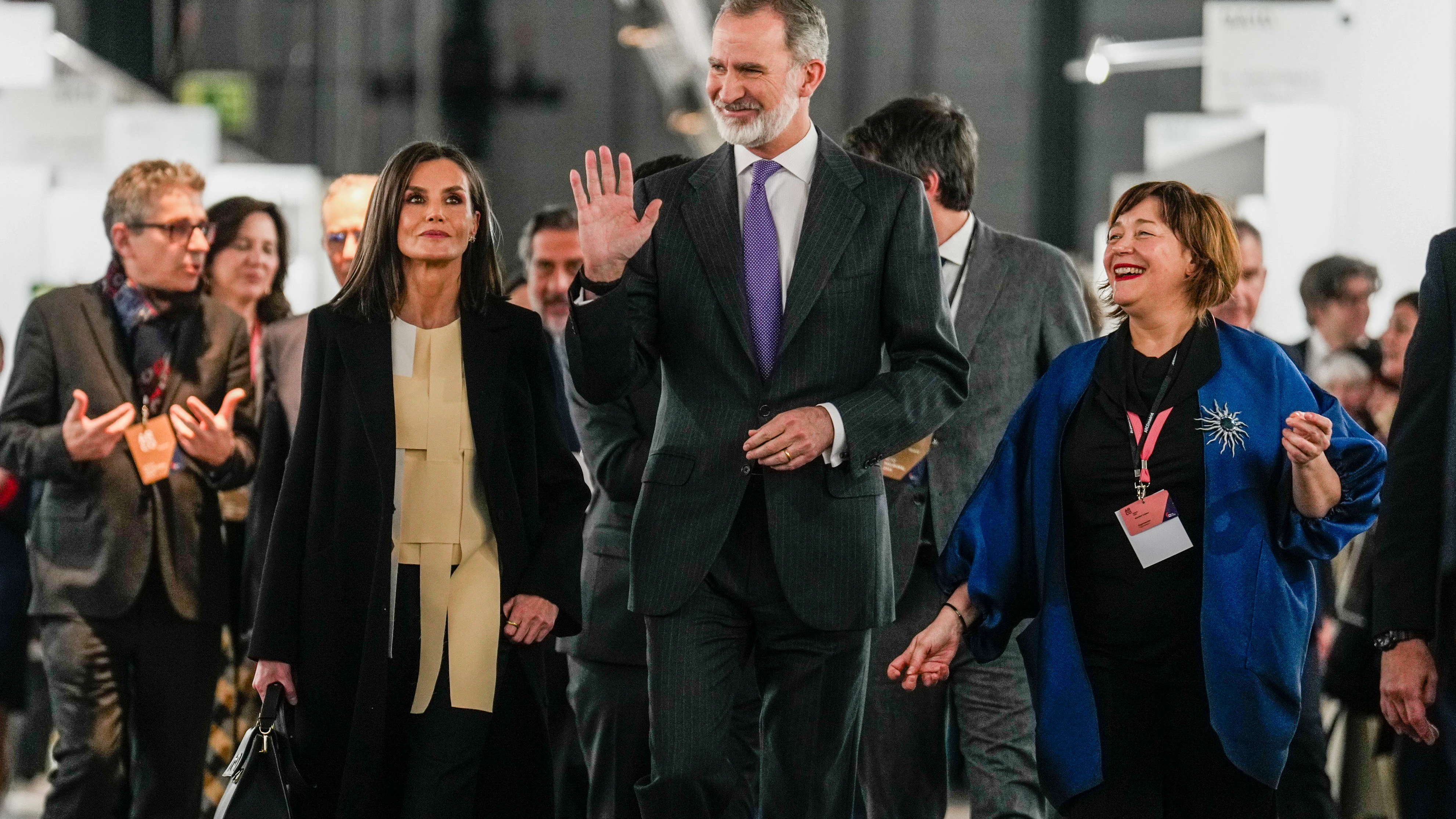 Los Reyes Felipe y Letizia, y la directora de la feria ARCO 2024 Los Reyes Felipe y Letizia, y la directora de la feria ARCO 2024