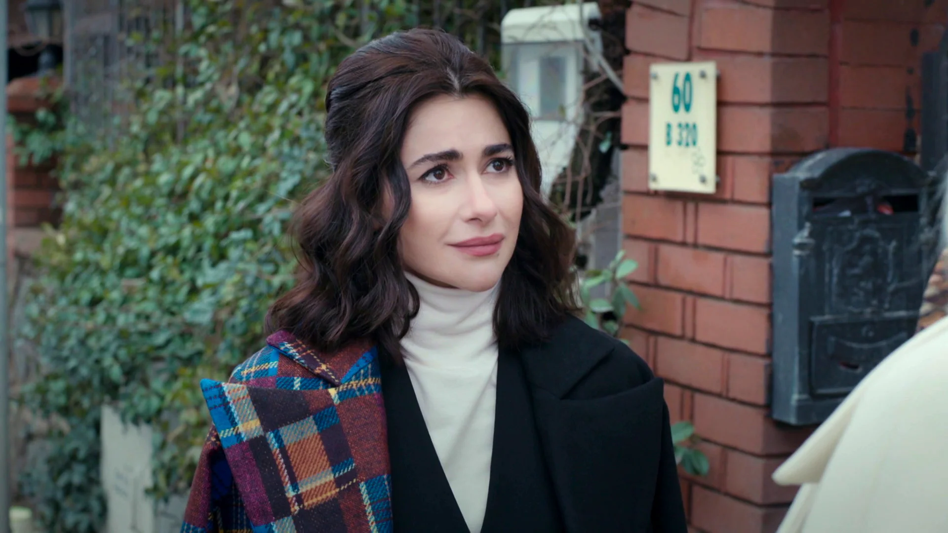 Un encuentro cargado de dramatismo: ¡Así se conocieron Şahika y Feride! Un encuentro cargado de dramatismo: ¡Así se conocieron Şahika y Feride!