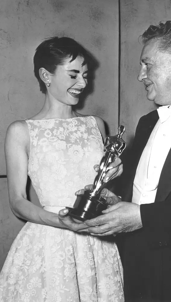 Audrey Hepburn y su Oscar