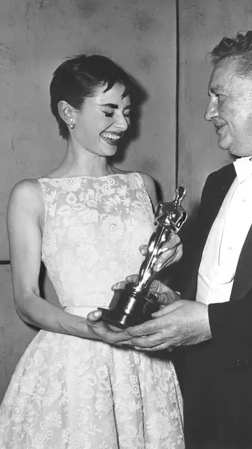 Audrey Hepburn y su Oscar Audrey Hepburn y su Oscar