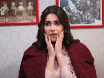 &iexcl;Şahika se sale con la suya! Yildiz la pilla en el ba&ntilde;o de &Ccedil;ağatay y provoca una gran bronca entre la pareja