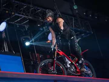 El alucinante duelo a cámara lenta entre Pablo Castellano y Adrián Lastra El alucinante duelo a cámara lenta entre Pablo Castellano y Adrián Lastra