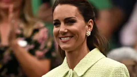 KATE MIDDLETON "ESTÁ BIEN, PERO NO QUIERE APURAR" Imagen de archivo de Kate Middleton