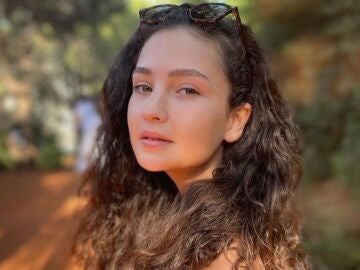 Descubrimos a Melis Minkari, la polifac&eacute;tica actriz de Hermanos que nos ha conquistado con su personaje de Aybike 