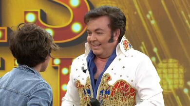 José Luis Blanco cambia cada noche el uniforme policial por el tupé de Elvis Presley: 