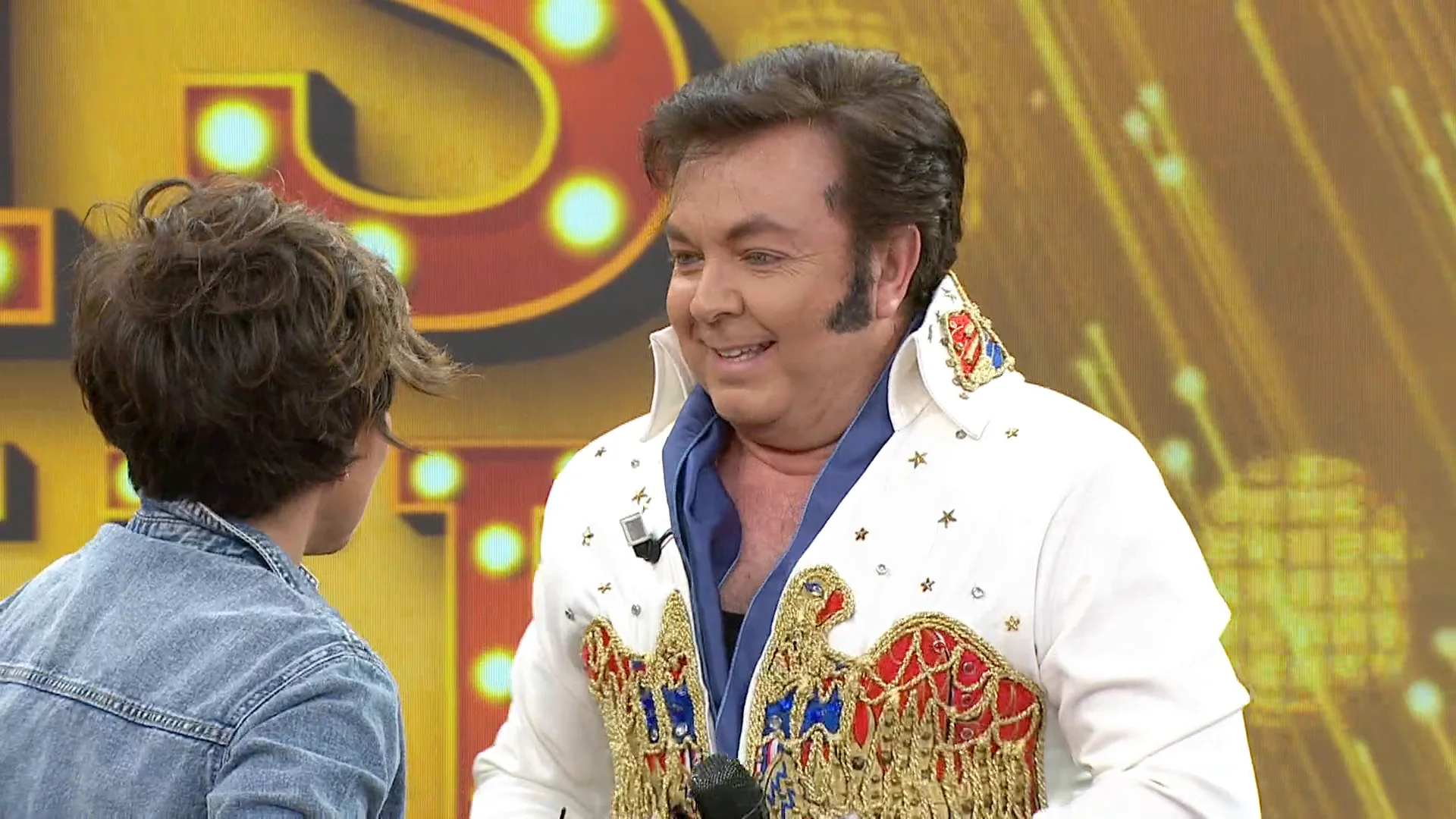 José Luis Blanco cambia cada noche el uniforme policial por el tupé de Elvis Presley: " José Luis Blanco cambia cada noche el uniforme policial por el tupé de Elvis Presley: "