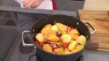 Añade las patatas 