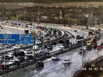 Imagen de un accidente múltiple con 30 coches implicados en la A-3 dirección Madrid