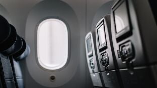 Ventana de un avi&oacute;n