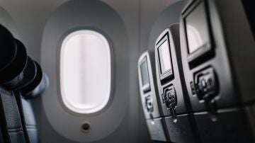 Ventana de un avi&oacute;n