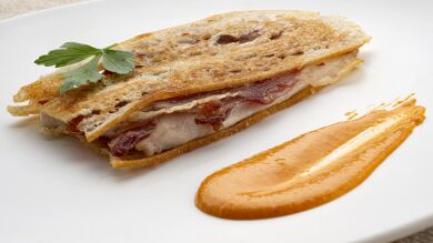 Una tosta original de Joseba Arguiñano: sabirones 'en-panados' con romesco