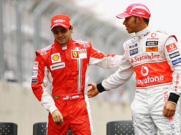 Massa (i) y Hamilton en el GP de Brasil de 2008