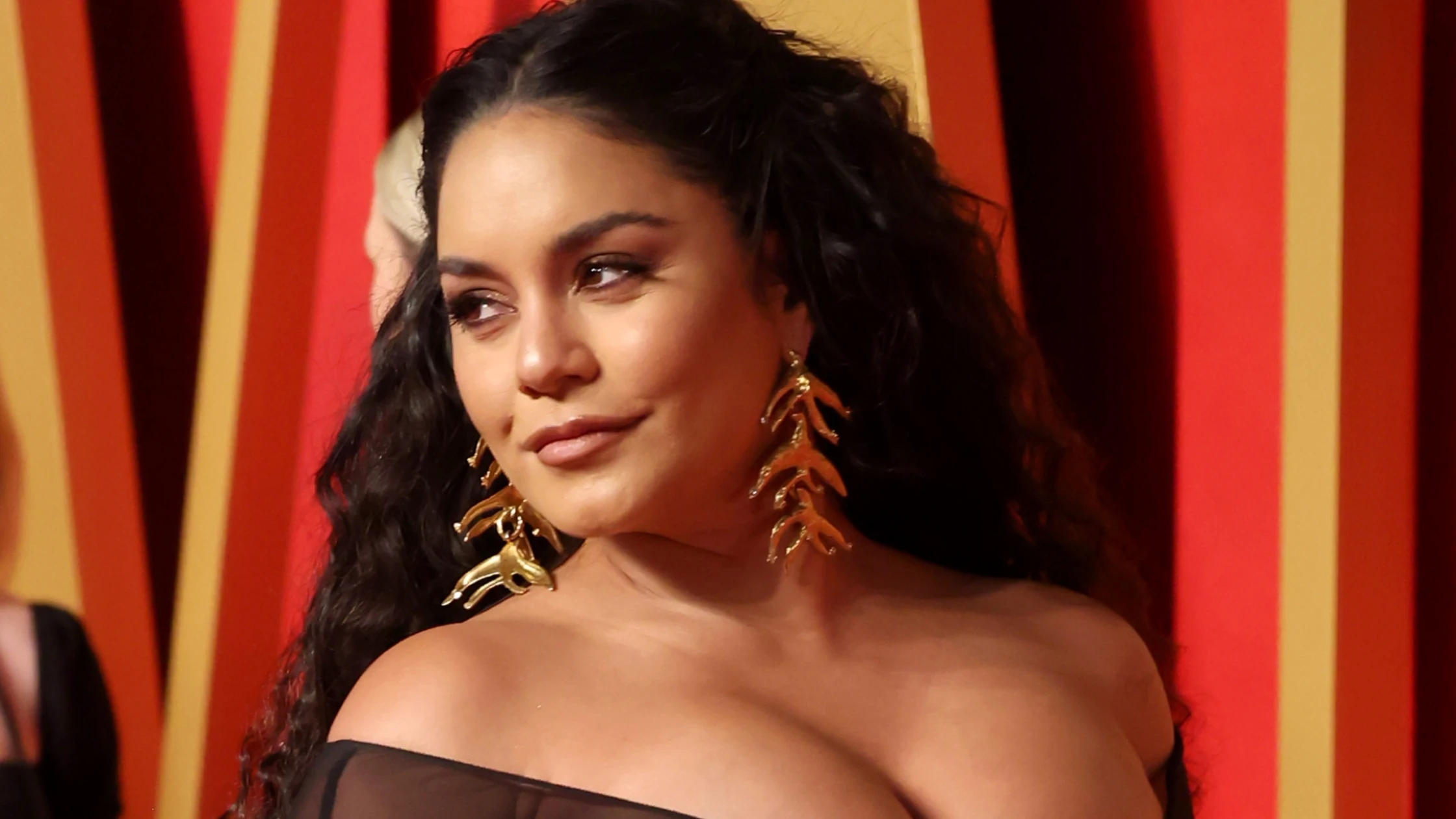 Vanessa Hudgens en la fiesta de Vanity Fair tras los Oscar 2024