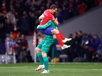 Oblak y Azpilicueta celebra el pase a cuartos tras la tanda de penaltis Oblak y Azpilicueta celebra el pase a cuartos tras la tanda de penaltis