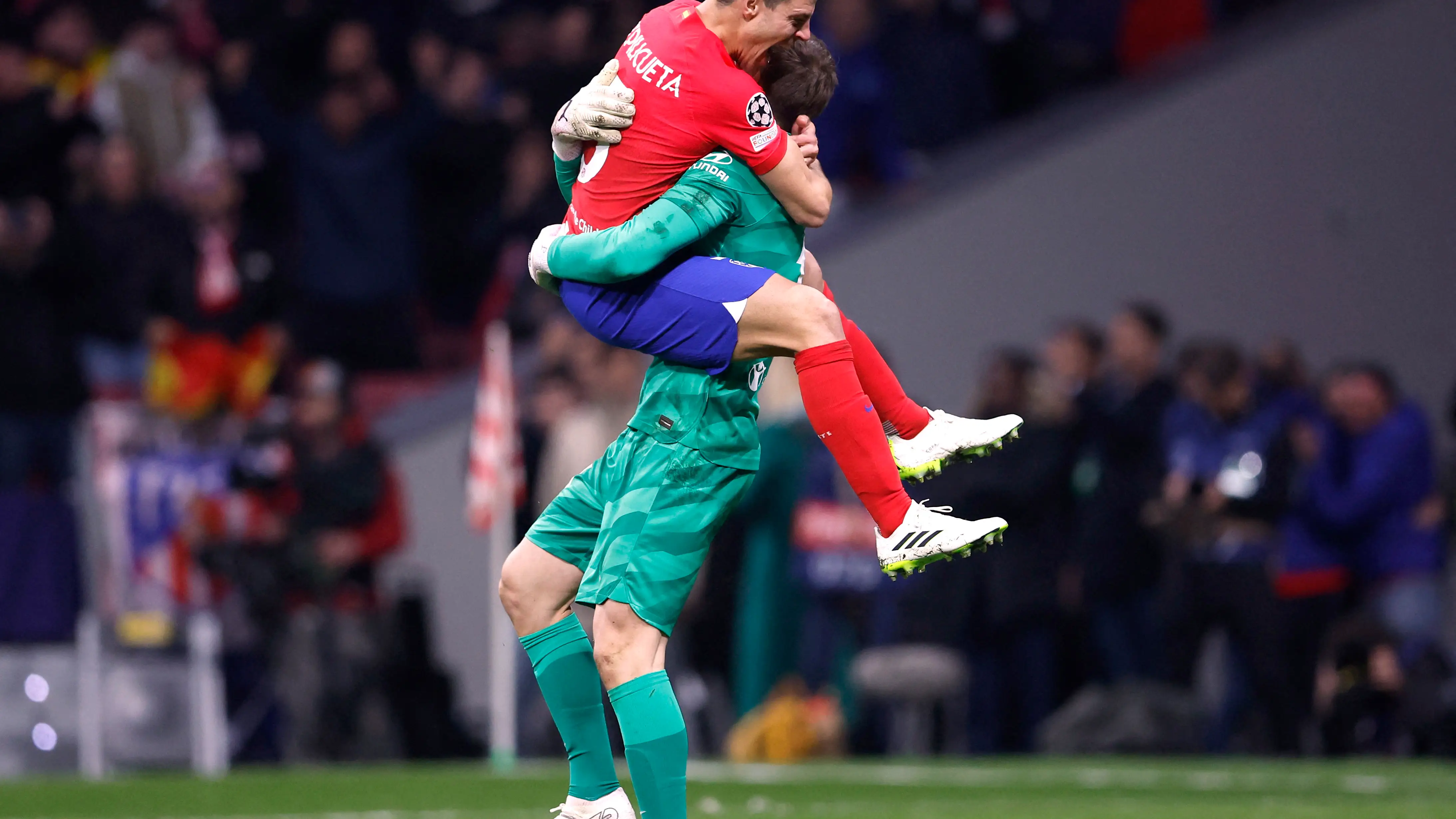 Oblak y Azpilicueta celebra el pase a cuartos tras la tanda de penaltis Oblak y Azpilicueta celebra el pase a cuartos tras la tanda de penaltis