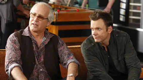 Chevy Chase y Joel McHale en Community Chevy Chase y Joel McHale en Community