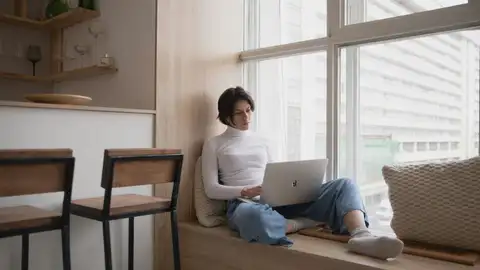 Mujer teletrabajando Mujer teletrabajando