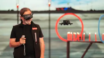 Pepe Navarro pierde el control del dron en el programa