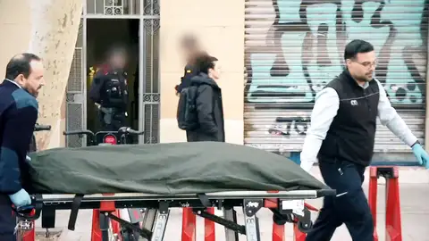 Los tres miembros de una familia aparecen muertos en Barcelona: "Todo apunta a un suicidio asistido"