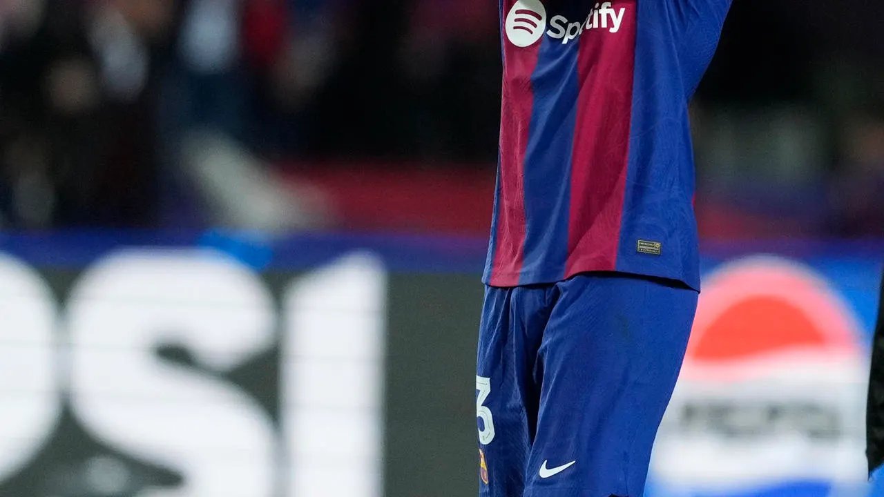 Pau Cubarsí con el Barcelona Pau Cubarsí con el Barcelona